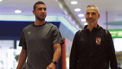 وصول لاعبي الأهلي لملعب التدريب الرئيسي بالجزائر (فيديو)