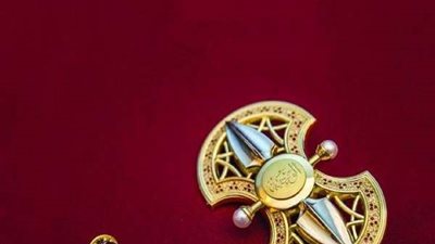 تميم يتودد لتركيا.. ويمنح سفيرها وسامًا مرصع بالألماس والياقوت