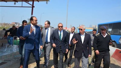 محافظ القليوبية ومدير الأمن يقودان حملة لتطهير الطريق الدائري من الإشغالات