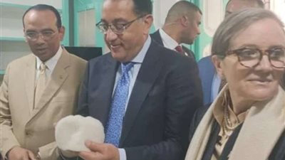 مدبولي يزور أقدم محل لبيع  القبعة التونسية