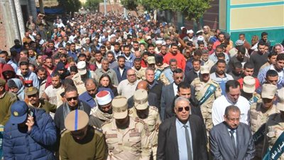 سكرتير عام محافظ الدقهلية يؤدي واجب العزاء في شهيد الوطن بميت فارس