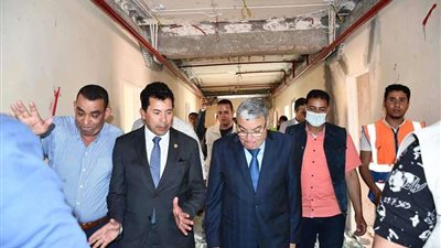 بالصور ..وزير الشباب يتفقد مبنى المديرية ونزل الشباب الدولي بالمنيا