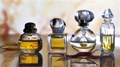 كميائي: أقوى عدو للعطور الضوء والحرارة.. تعرف على السبب