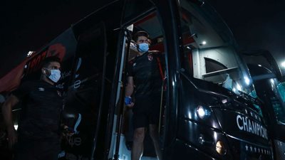 بث مباشر.. وصول الأهلي لملعب المباراة