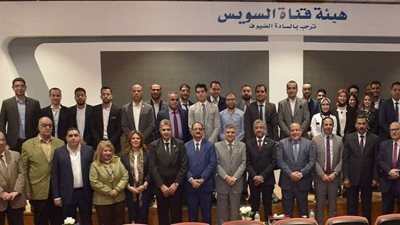 أسامة ربيع يستعرض لقيادات 