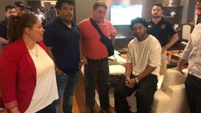 القبض على رونالدينيو في باراجواي.. والسبب!