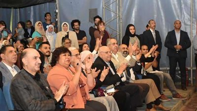 بالصور.. وزيرة الثقافة ومستشار ملك البحرين للإعلام  يشهدون أفراح القبة بالمسرح العائم بالقاهرة