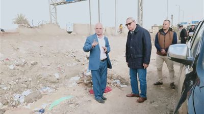 محافظ القليوبيه يتابع أعمال رفع تراكمات القمامة ببنها وشبرا الخيمة