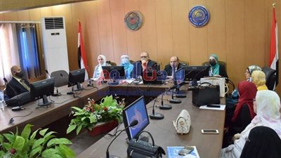 رئيس جامعة بني سويف يستعرض الرسومات الإنشائية النهائية لكلية الطب الجديدة