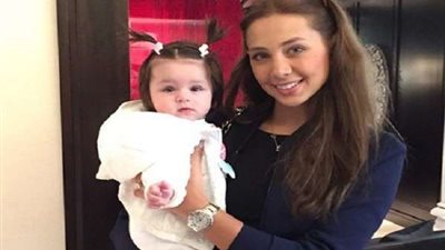 انتقل لابنتها.. إصابة مذيعة وعارضة أزياء لبنانية بفيروس كورونا 