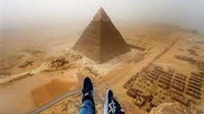 عاجل.. تفاصيل انتحار شاب من أعلى هرم خفرع