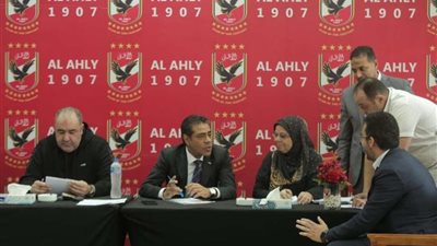 لجنة العضوية بالنادي الأهلي تستقبل دفعة جديدة للراغبين في الإشتراك
