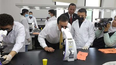 رئيس جامعة المنصورة يستقبل وفد جامعة نوتينجهام ترنت البريطانية لبحث التعاون