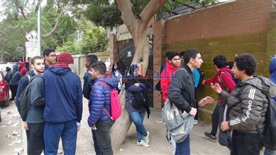 99.9 % من طلاب الصف الأول الثانوي يؤدون امتحان مادة اللغة الأجنبية الأولى إلكترونيًا