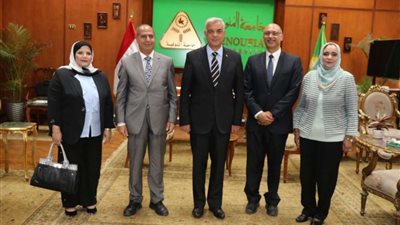 رئيس جامعة المنوفية يلتقي بأعضاء لجنة قطاع كليات التربية للطفولة المبكرة