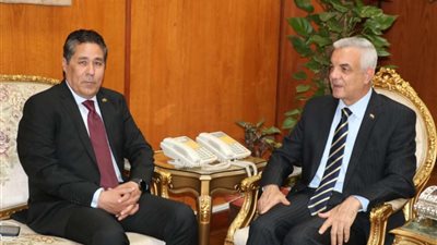 رئيس جامعة المنوفية يستقبل نائب رئيس ديوان رئاسة الجمهورية