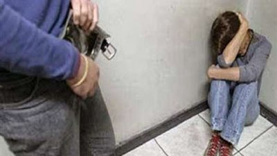 كارثة.. شاب ثلاثيني يستدرج طفلاً بكوب حليب