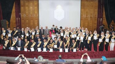 عميد تجارة المنصورة :بنشكر الأسر الطلايية على الروح الحلوة و ننتظر المزيد العام القادم