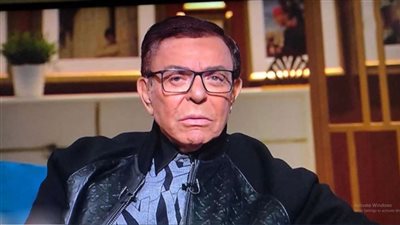 وداعا أيها العملاق.. أشرف زكى يودع الفنان سمير صبري