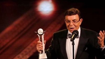 بكلمات مؤثرة منى زكي تنعي سمير صبري