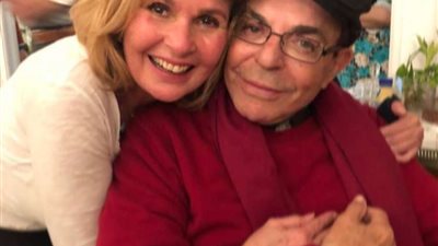 يسرا تودع رفيق دربها الفنان سمير صبري بكلمات مؤثرة