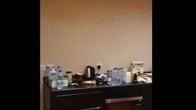 رجل أعمال سعودي يوثق إقامته داخل الحجر الصحي بسبب كورونا 