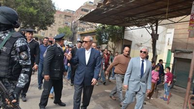 محافظ القليوبية ومدير الأمن يواصلان حملاتهما بشبرا الخيمة