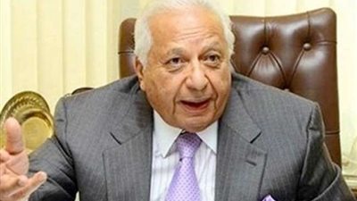 أحمد عكاشة يثير الجدل: 