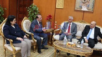 رئيس جامعة المنوفية يجتمع بعمداء الكليات لمواجهة أزمة فيروس كورونا