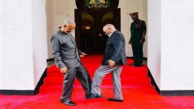 هولندا.. أمر رئاسي بالتحية بالأقدام ومنع المصافحة بسبب كورونا