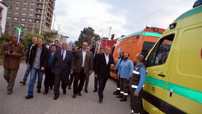 محافظ القليوبية يتفقد سيارات ومعدات شفط المياه استعدادا للطقس السئ