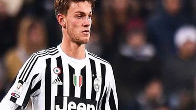 ثاني لاعب في ايطاليا يضربه 