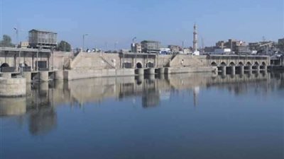 عبد العاطى يستعرض الموقف التنفيذى لمشروع قناطر ديروط وصيانة المنشآت المائية الكبرى