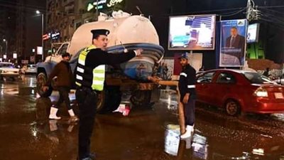 سيارات لشفط مياه الأمطار بمحافظتى القاهرة و الجيزة