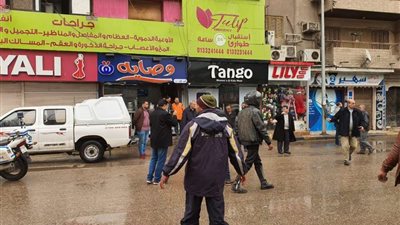 الأمطار تغرق شوارع القليوبية والمحافظ يتفقد شفط المياه