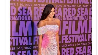 بفستان لامع..ياسمين صبري تسحر الحضور في مهرجان كان