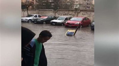فيديو.. الأمطار توقف الحياة بمدينة نصر وغضب من المواطنين على رئيس الحي