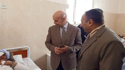 وكيل صحة الشرقية يتفقد مستشفي القنايات لمتابعة التأمين الطبي