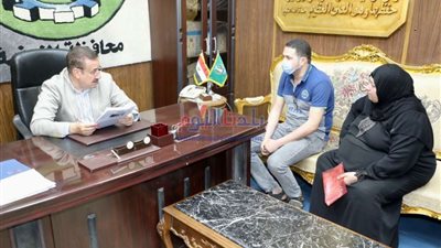 لحل المشكلات.. محافظ المنوفية يواصل لقاءاته اليومية بالمواطنين