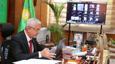 رئيس جامعة المنوفية يعقد اجتماعه الشهرى بعمداء الكليات مايو 2022