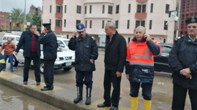 محافظ القليوبية يشرف على أعمال شفط المياه من الشوارع