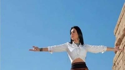 على طريقتها.. ميرهان حسين تدعم السياحة في أسوان