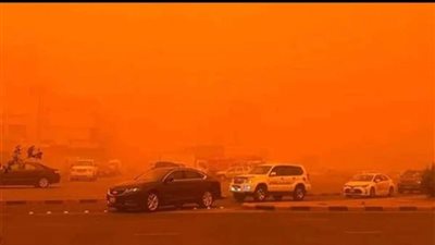 عودة حركة الملاحة بمطار الكويت بعد عاصفة عنيفة وإصابات بالاختناق