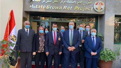 الزراعة تفتتح منفذا لبيع بطاطس المائدة بأسعار مخفضة بمقر مشروع مكافحة العفن البني