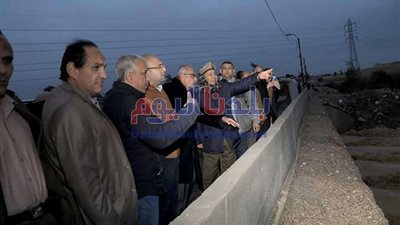 محافظ بني سويف يتابع احتواء اندفاع مياه السيل في مخر سنور