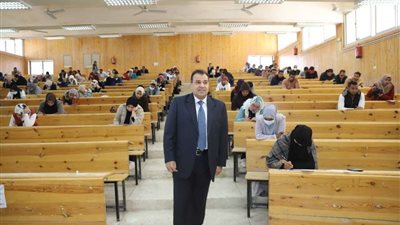 10 آلاف جنيه غرامة.. عقوبات رادعة لحيازة الهاتف المحمول داخل الامتحان