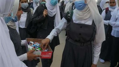 طلاب الأول الثانوي يبدأون امتحان الأحياء ورقيا والوزارة تأمن اللجان