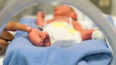 رعب يجتاح بريطانيا بعد إصابة رضيع عمره 3 ساعات بـ كورونا