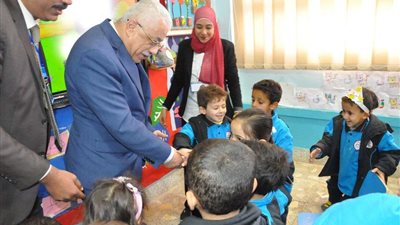 هل علقت التعليم الدراسة لمدة أسبوعين؟.. الحكومة توضح الحقيقة