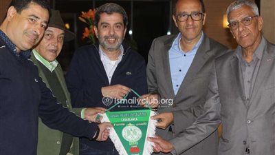 مجلس إدارة الرجاء يزور بعثة الإسماعيلى في المغرب ويهديهم درعًا خاصًا